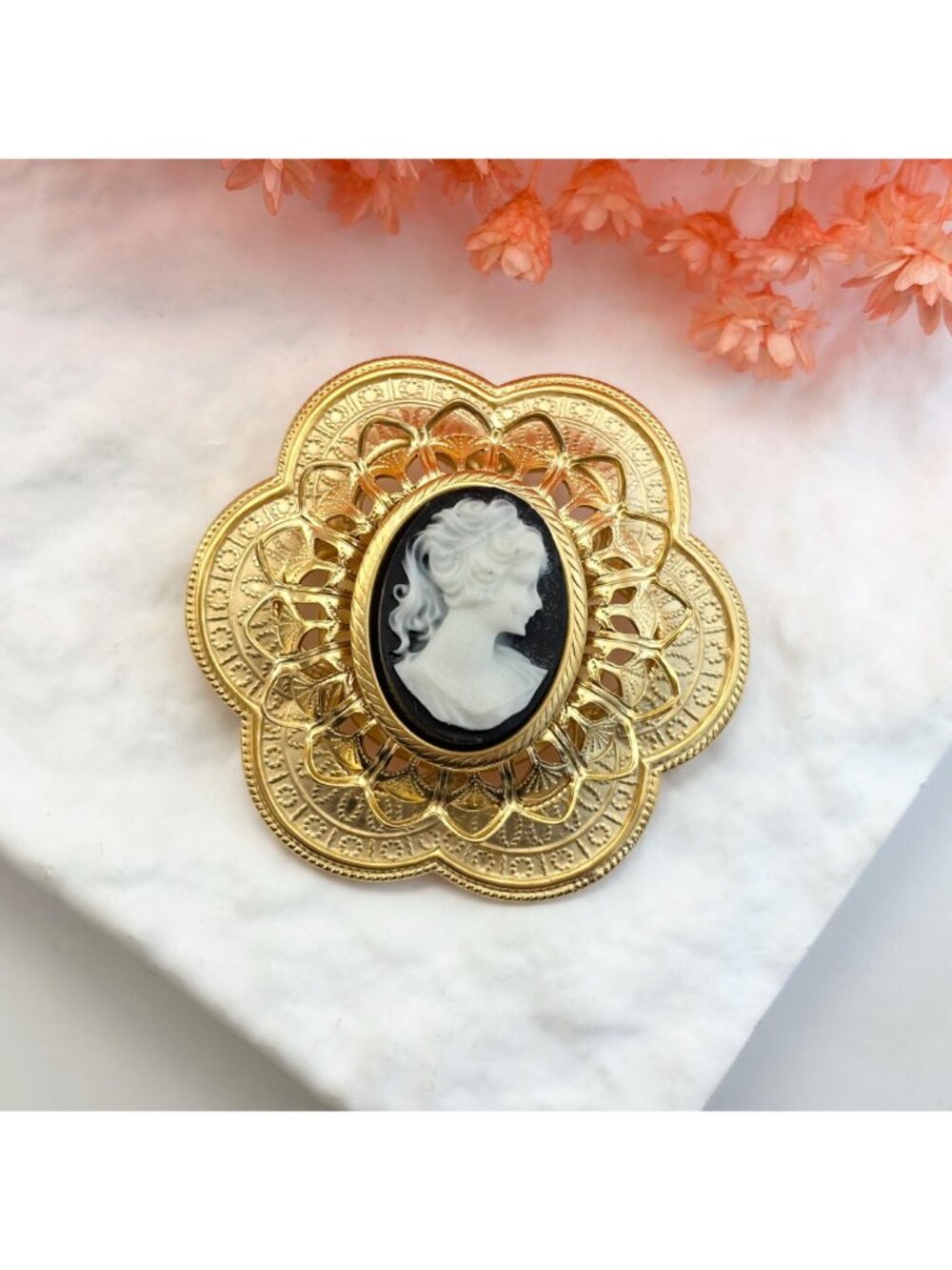 Black Cameo Accented Gold Scalloped Setting Vintage Costume Brooch | Lapel Pin - Picture 2 of 10